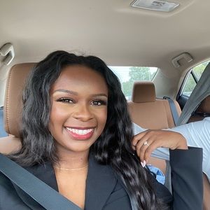 Meet your Posher, Danielle